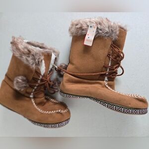 Ardene Size 9 10 Slip On Boots NWT